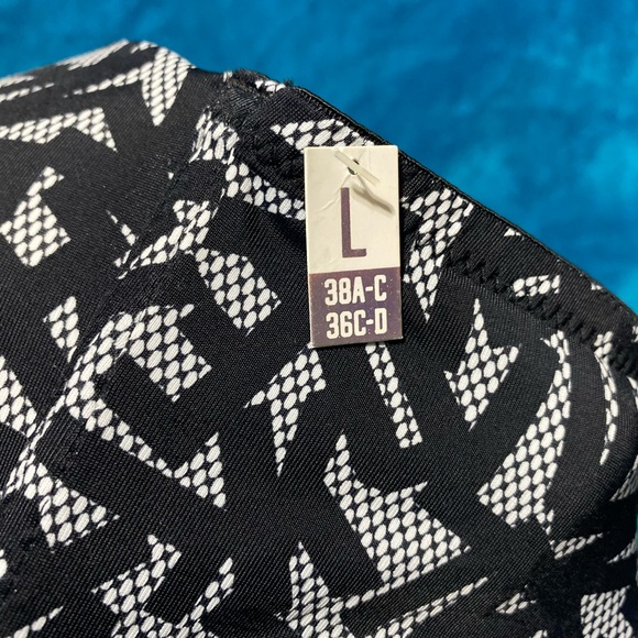 BNWT VS strapless bandeau bikini top - Picture 4 of 6